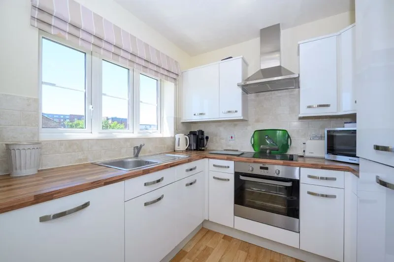 Churchfield Road, Walton-On-Thames, KT12, photo 2