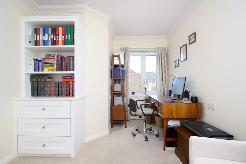 Churchfield Road, Walton-On-Thames, KT12, photo 8