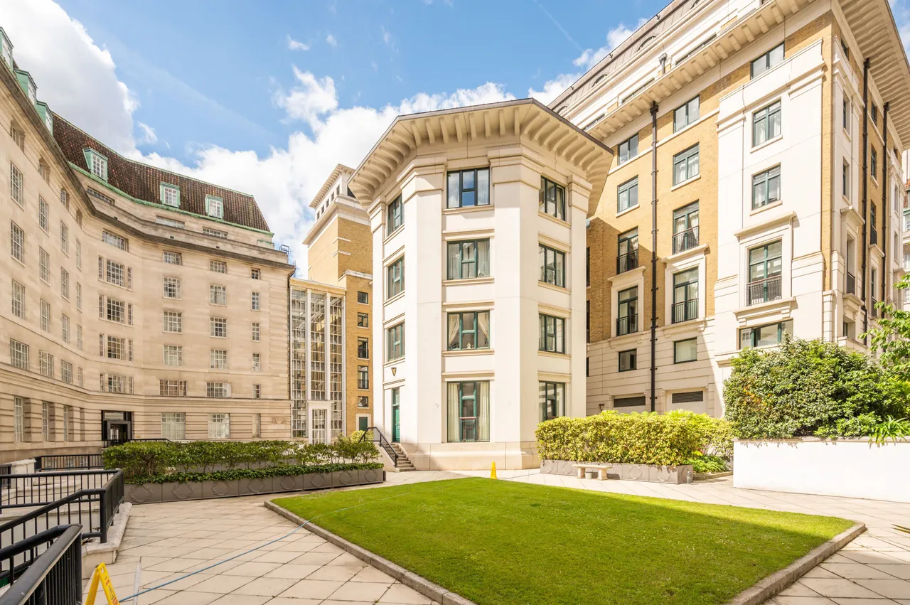 Flat 42 South Block, County Hall, 1a Belvedere Road, London, photo 10