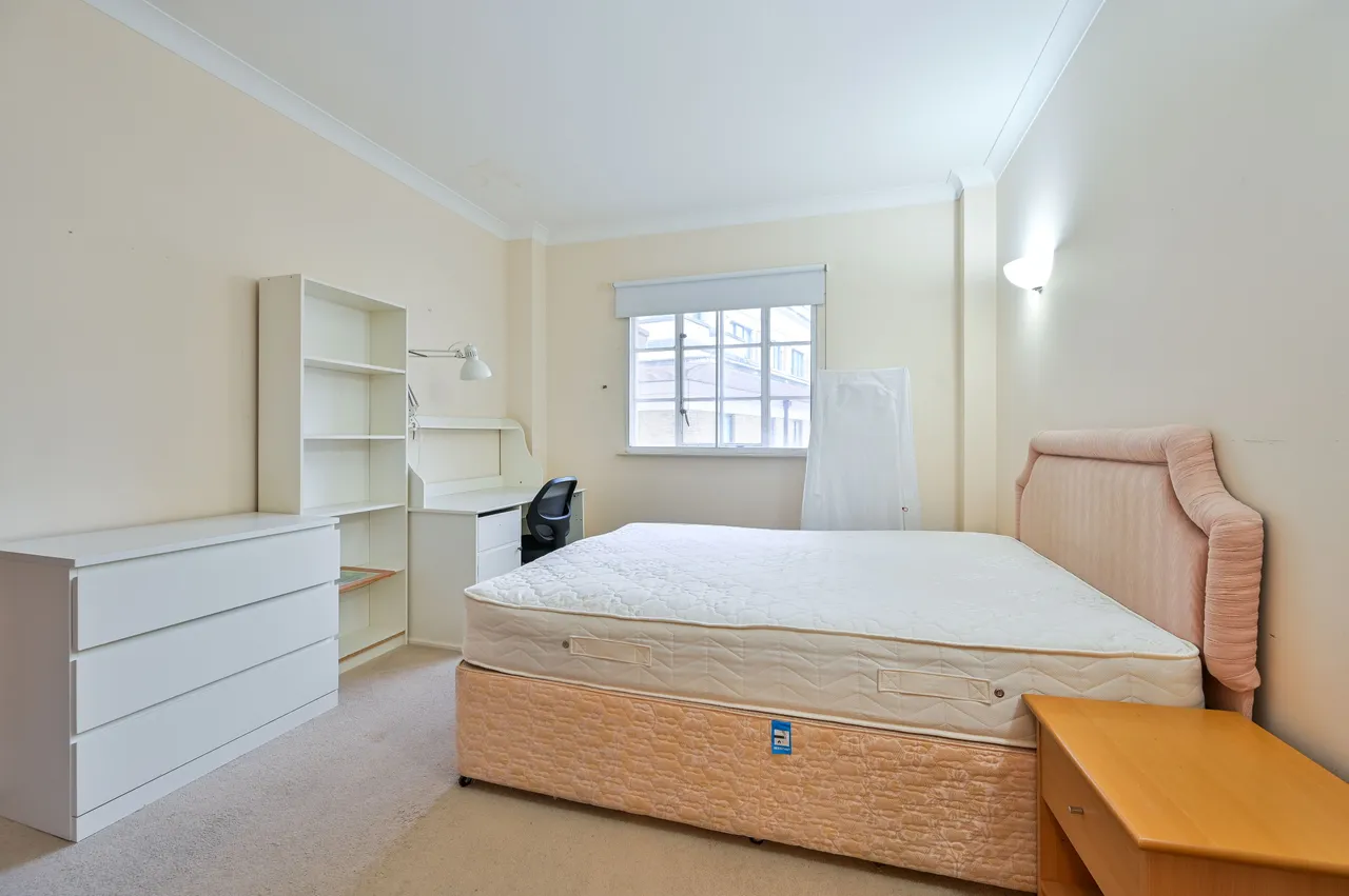 Flat 42 South Block, County Hall, 1a Belvedere Road, London, photo 4