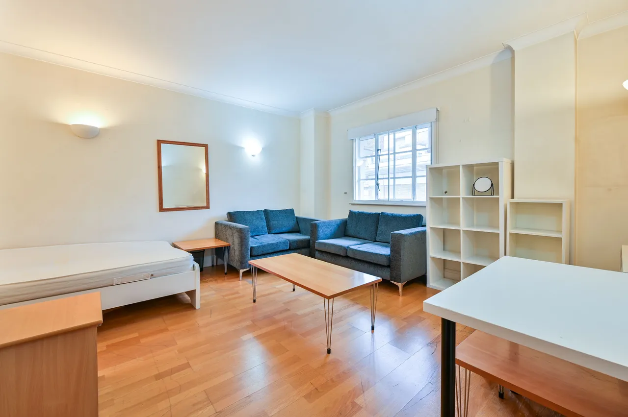2 bed flat for sale — Flat 42 South Block, County Hall, 1a Belvedere Road, London