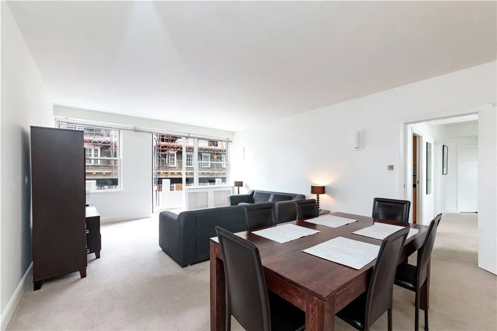3 bed flat to rent, Weymouth Street, London, W1W