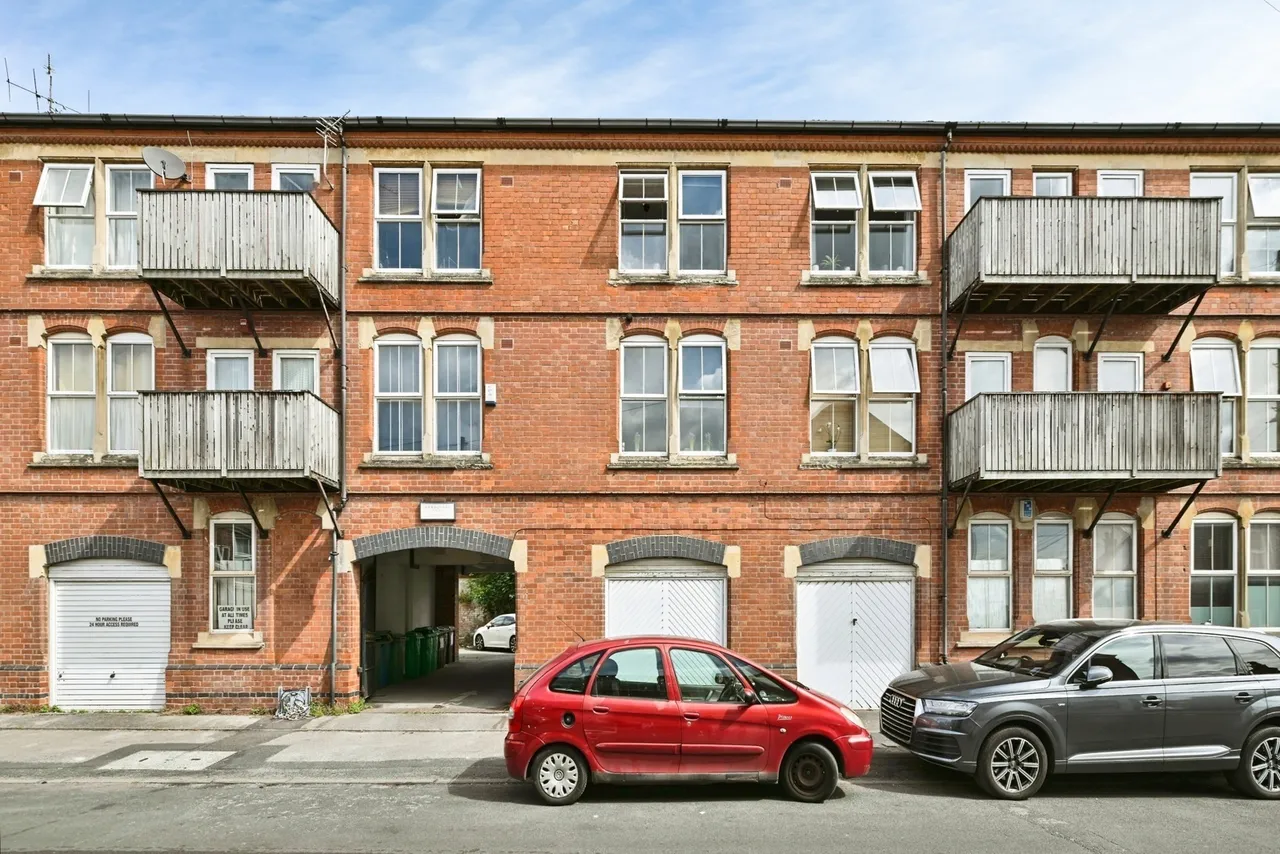 2 bed flat for sale — Gladstone Street, Nottingham, Nottinghamshire, NG7