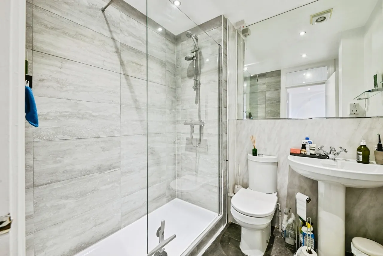 Gladstone Street, Nottingham, Nottinghamshire, NG7, photo 11