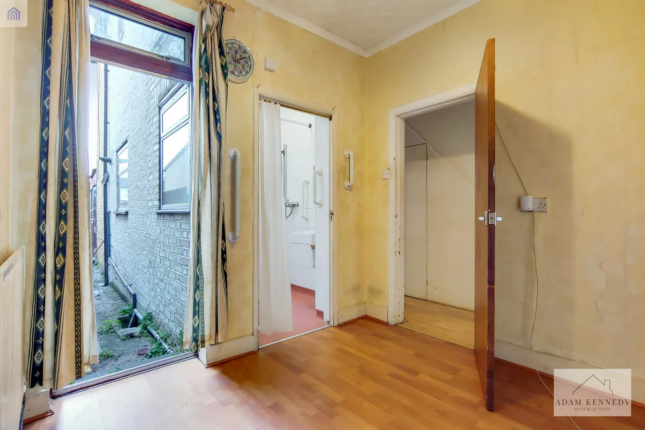 215 Nags Head Road, Enfield, Greater London, EN3 7AE, photo 3