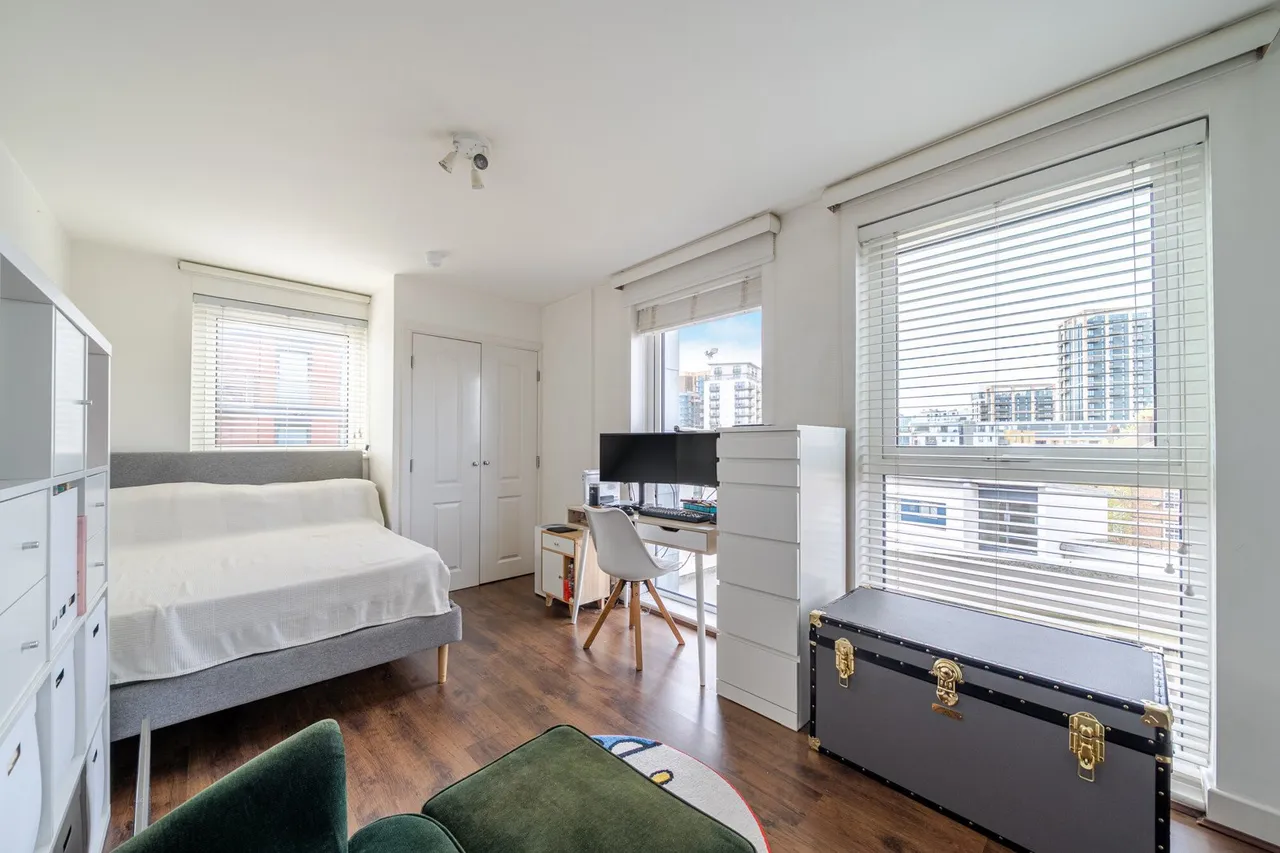 2 bed flat for sale — Tarves Way, SE10