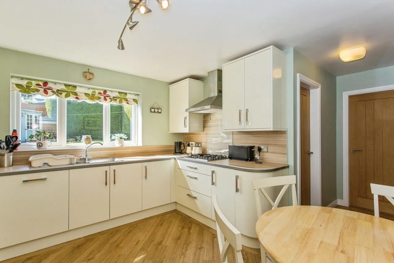 Preston Road, Clayton-le-Woods, PR6, photo 11