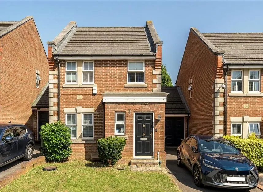 3 bed house for sale — Barlow Drive, Woolwich, SE18