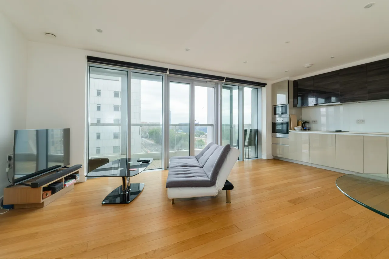 2 bed flat for sale — Barking Road, London, E16