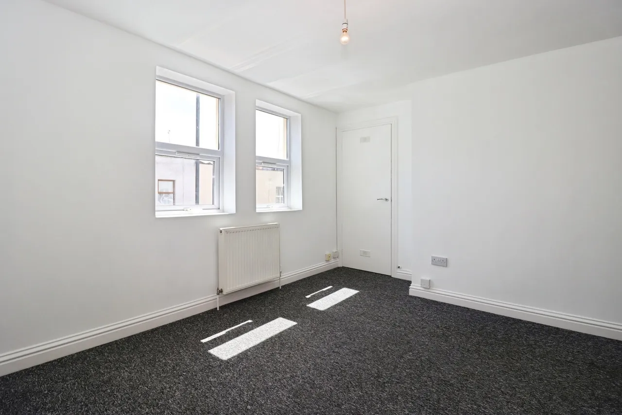 Two Mile Hill Road, Kingswood, Bristol, BS15, photo 4