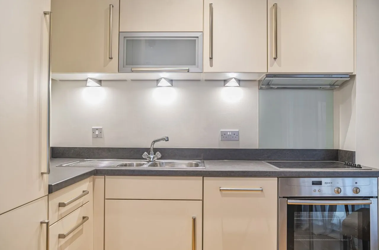 Wharf Approach, Leeds, LS1, photo 14