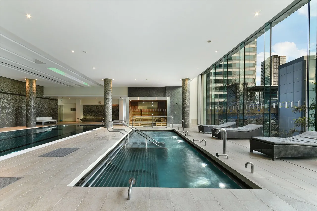 Pan Peninsula Square, London, E14, photo 8