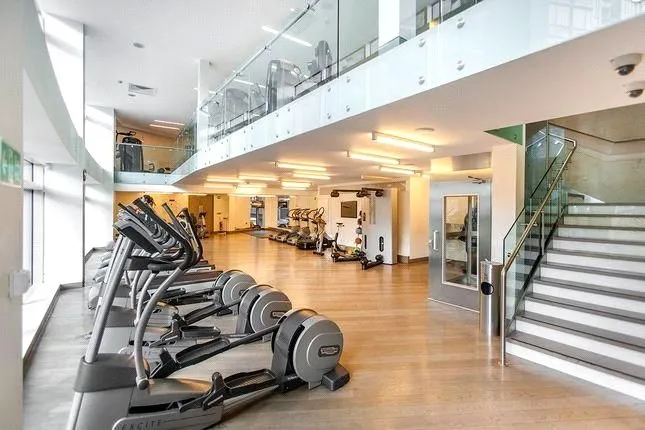 Pan Peninsula Square, London, E14, photo 11