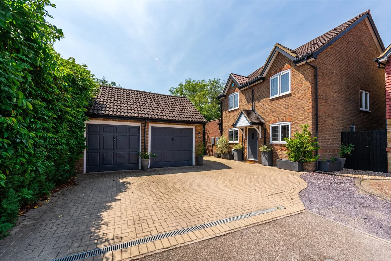 4 bed property for sale, Prentice Grove, Shenley Brook End, MK5