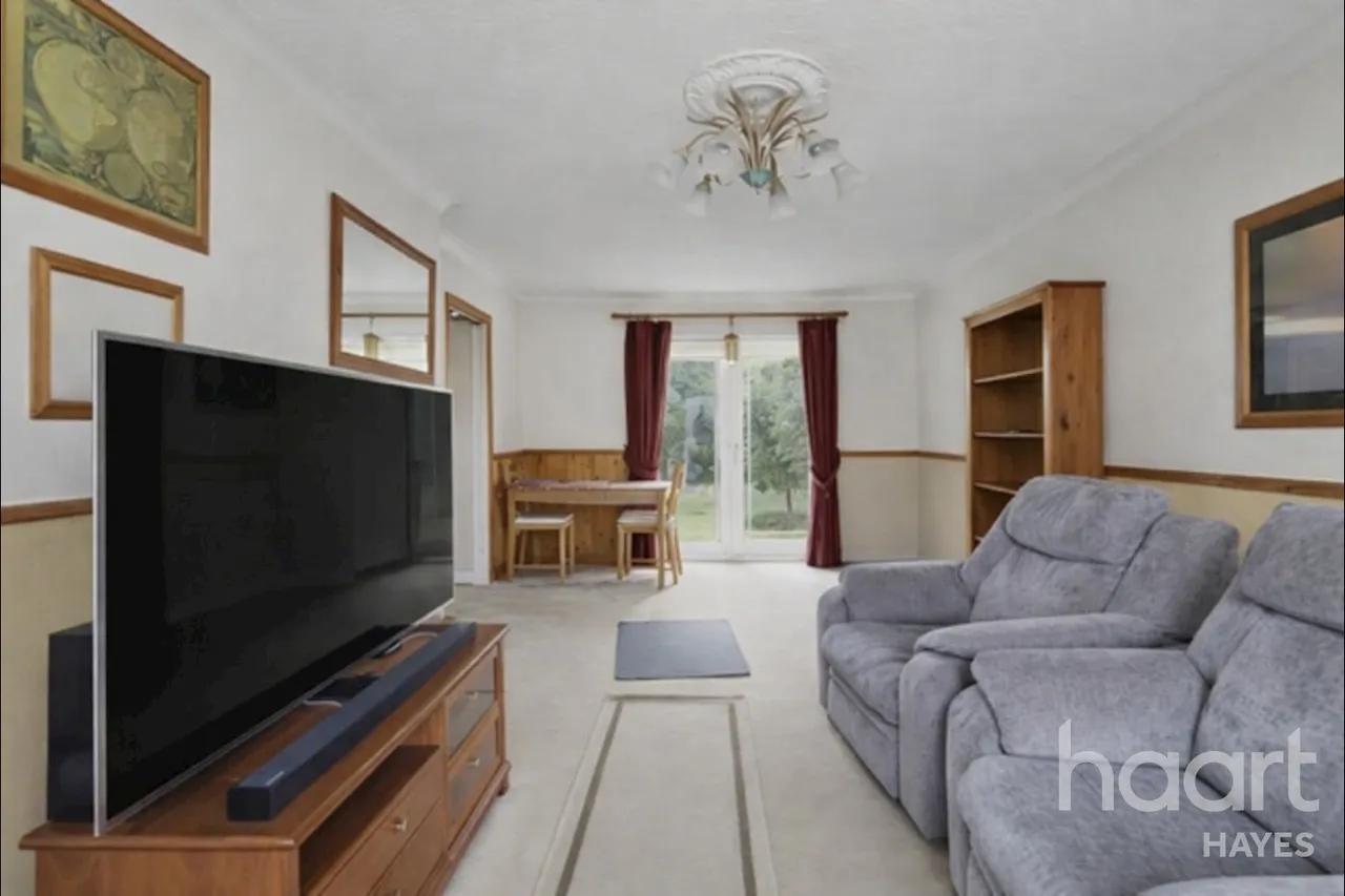 Hornbeam Road, Hayes, UB4, photo 3
