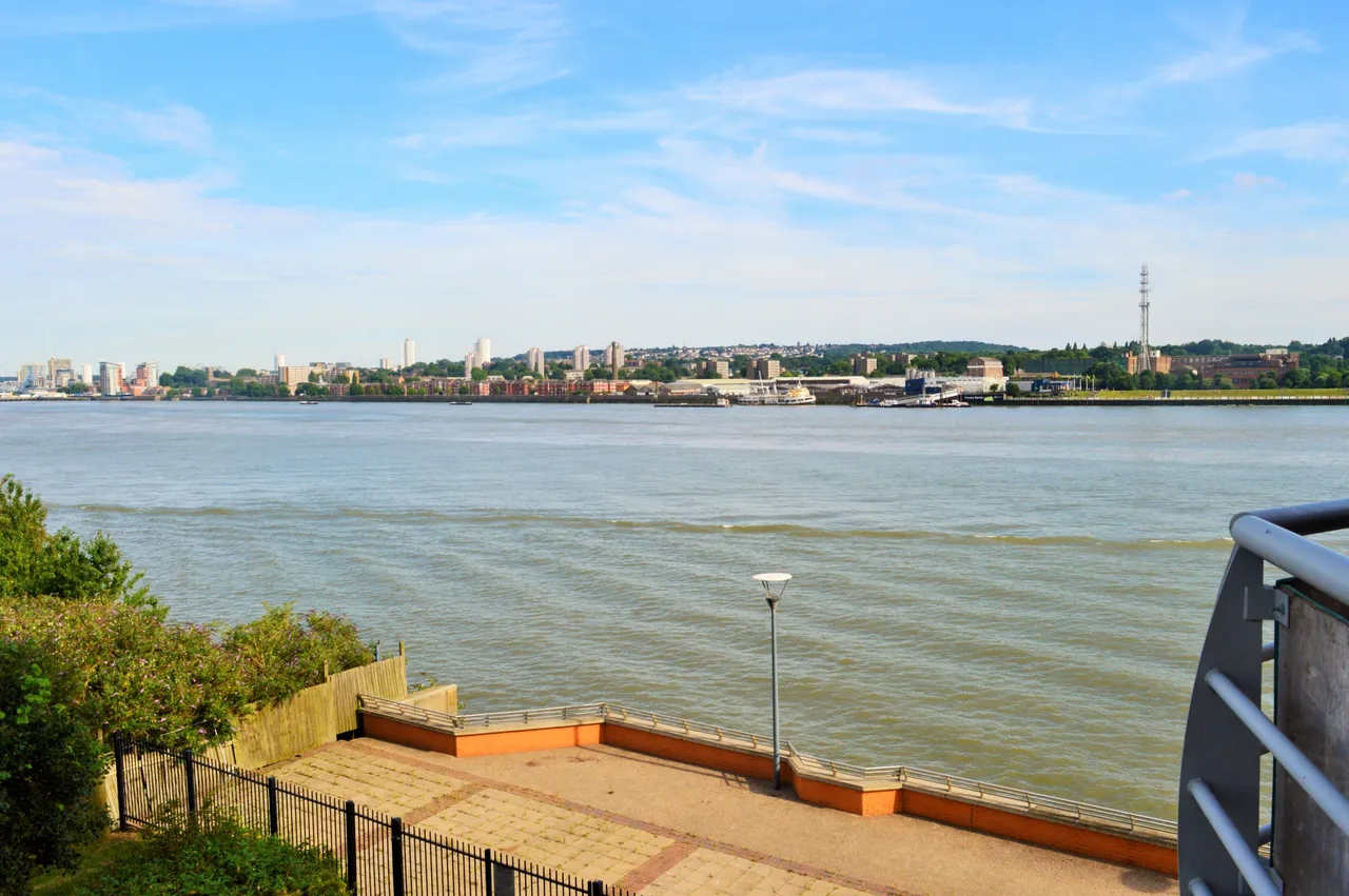 Wards Wharf Approach, London, E16, photo 2