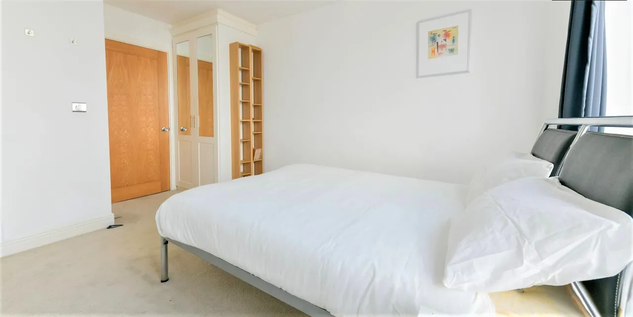 Wards Wharf Approach, London, E16, photo 5