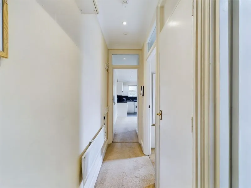 The Lawns Drive, Broxbourne EN10 7BU, photo 4