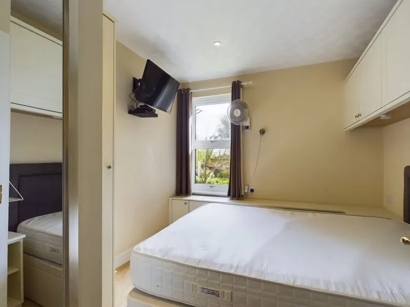The Lawns Drive, Broxbourne EN10 7BU, photo 6