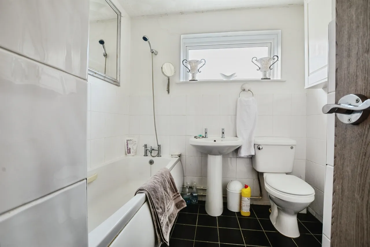 Sussex Avenue, Boston, PE21, photo 13