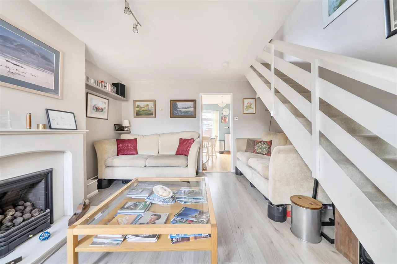 St. Matthews Close, Rowde, SN10, photo 4