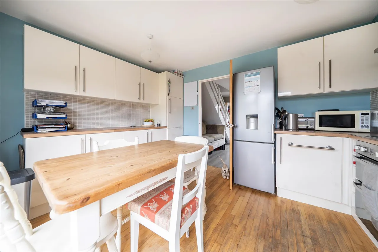 St. Matthews Close, Rowde, SN10, photo 6