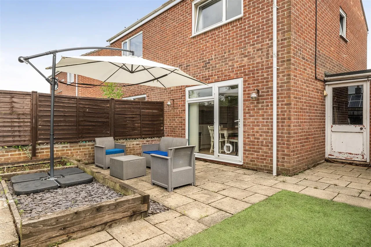 St. Matthews Close, Rowde, SN10, photo 13