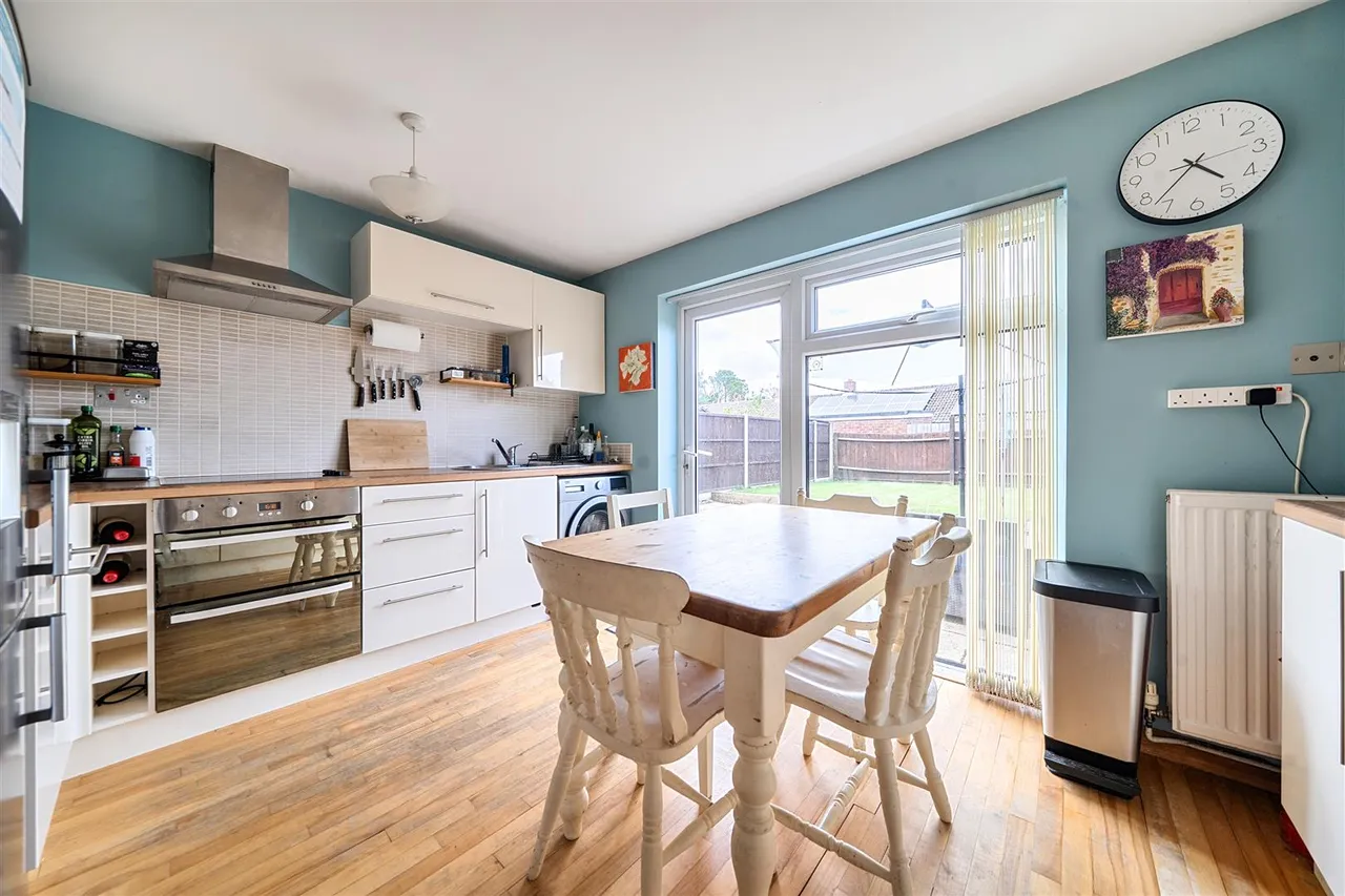 St. Matthews Close, Rowde, SN10, photo 5