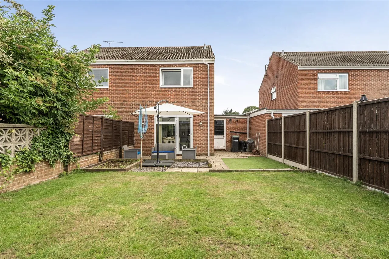 2 bed house for sale, St. Matthews Close, Rowde, SN10