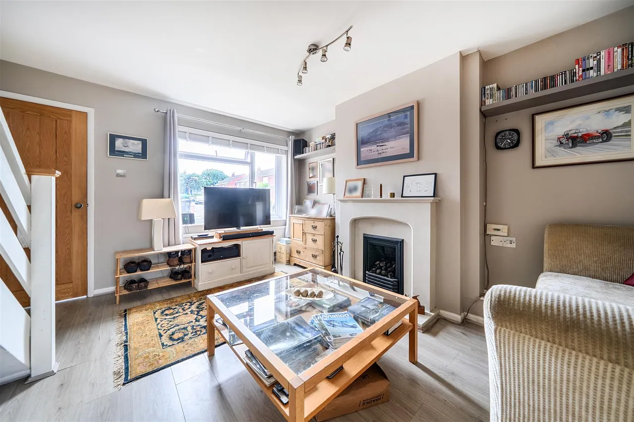 St. Matthews Close, Rowde, SN10, photo 3