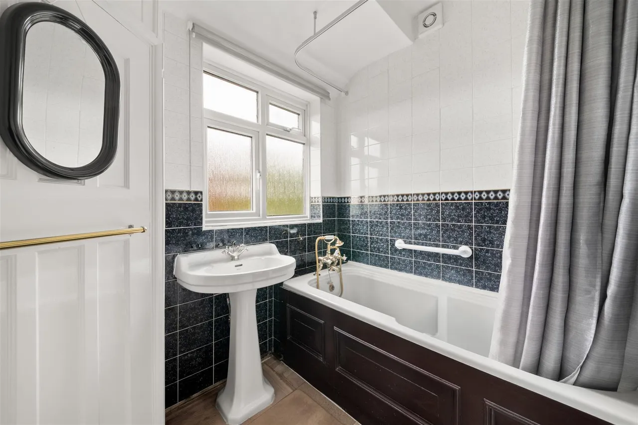 Cranborne Avenue, Norwood Green, photo 12