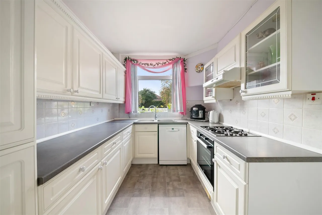 Cranborne Avenue, Norwood Green, photo 3