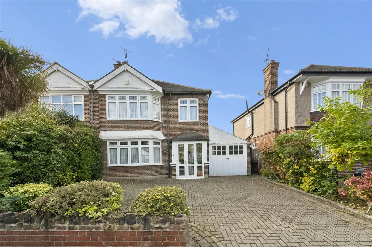 Cranborne Avenue, Norwood Green, photo 15