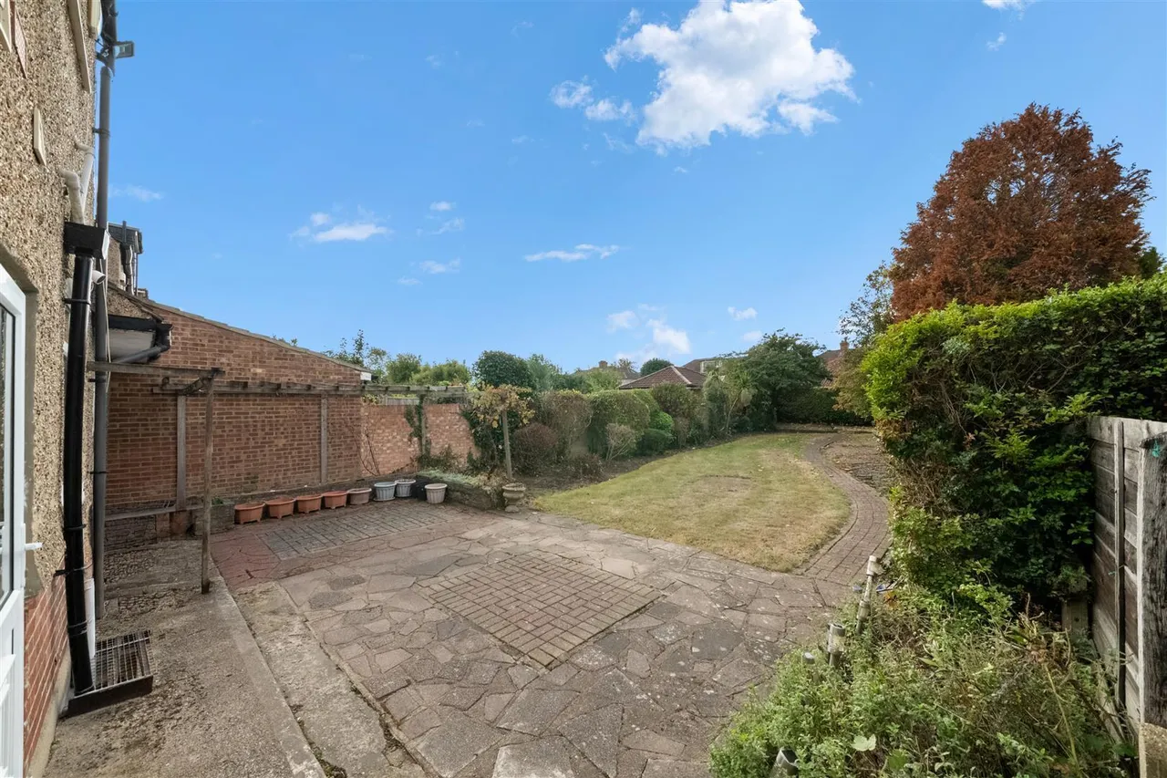 Cranborne Avenue, Norwood Green, photo 13