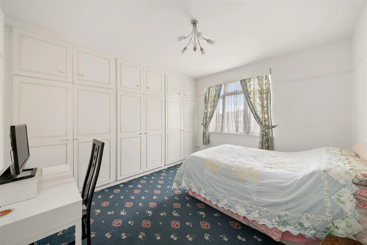 Cranborne Avenue, Norwood Green, photo 11
