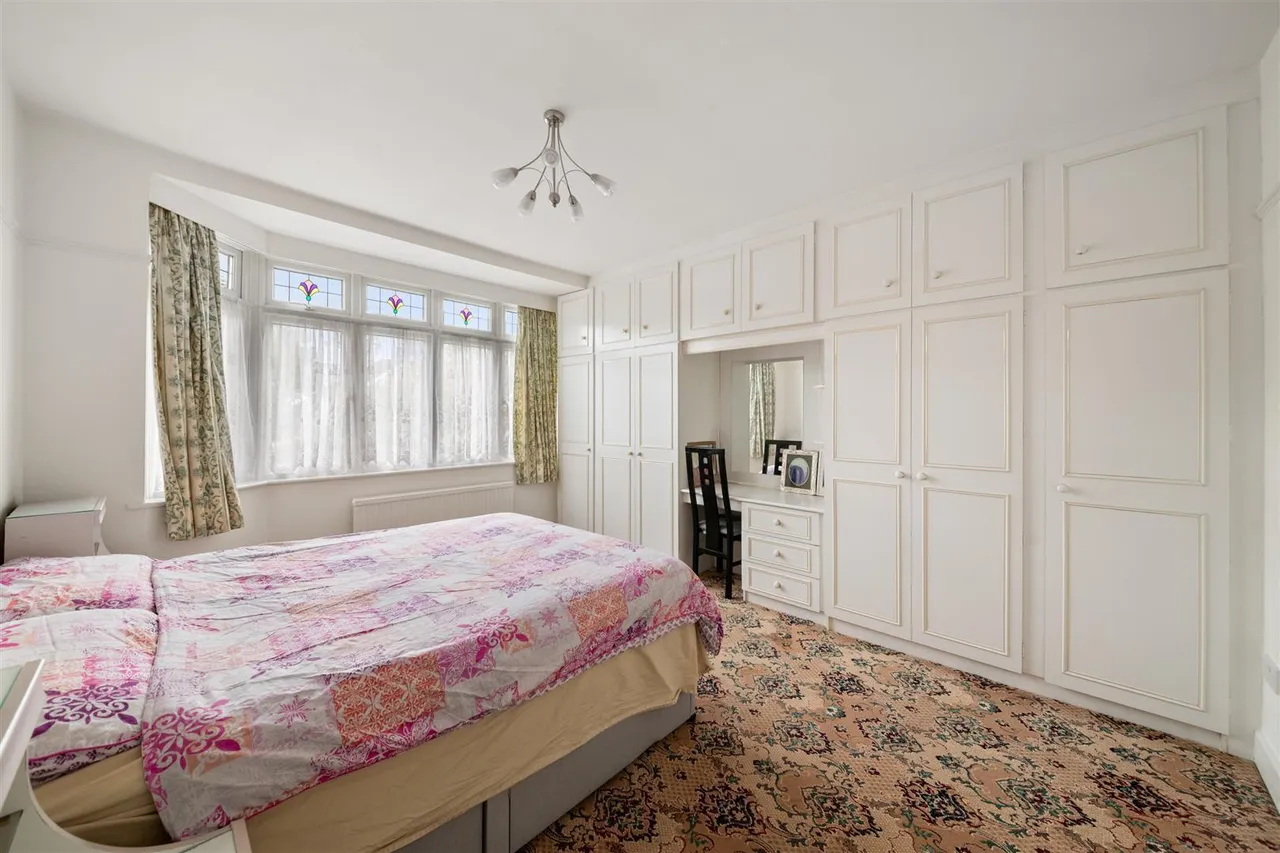 Cranborne Avenue, Norwood Green, photo 9