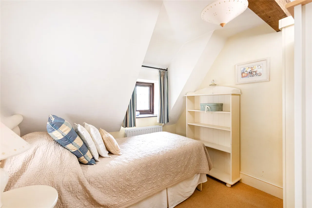 Upper Harlestone, NN7, photo 17