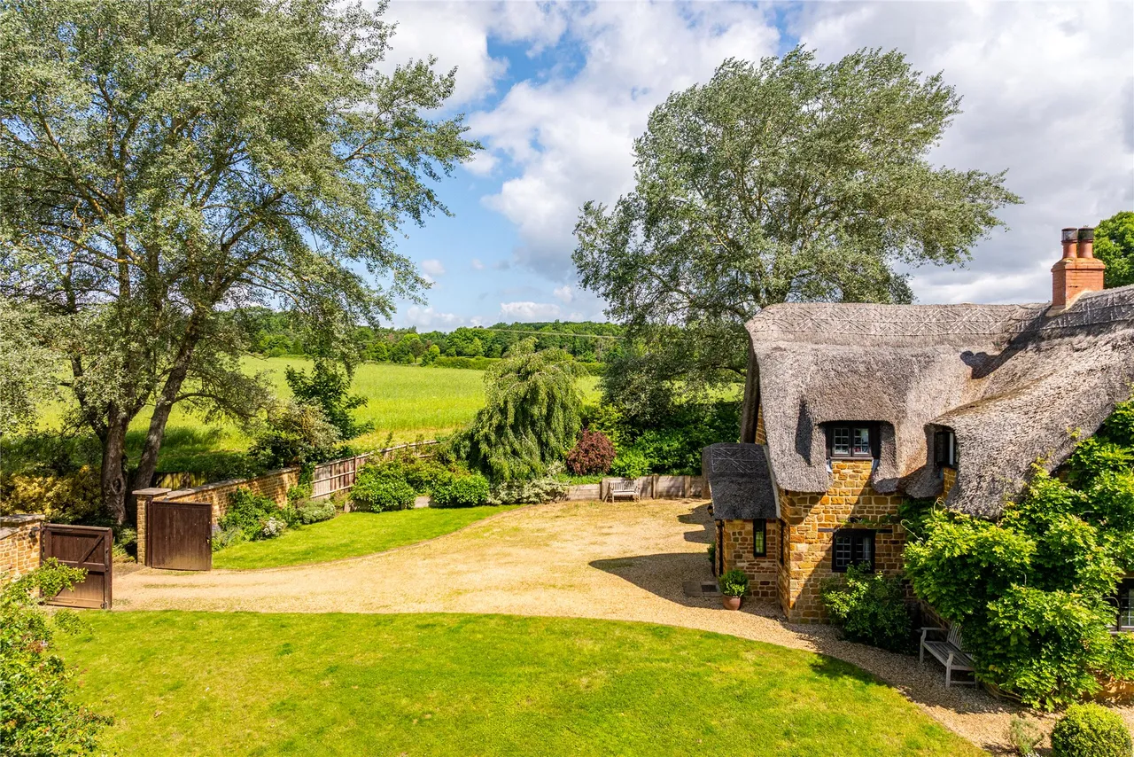 Upper Harlestone, NN7, photo 5