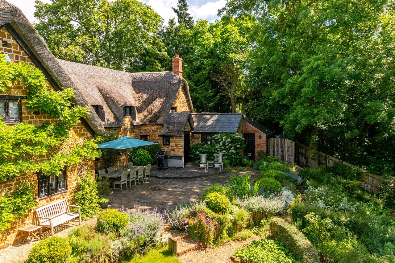 Upper Harlestone, NN7, photo 22
