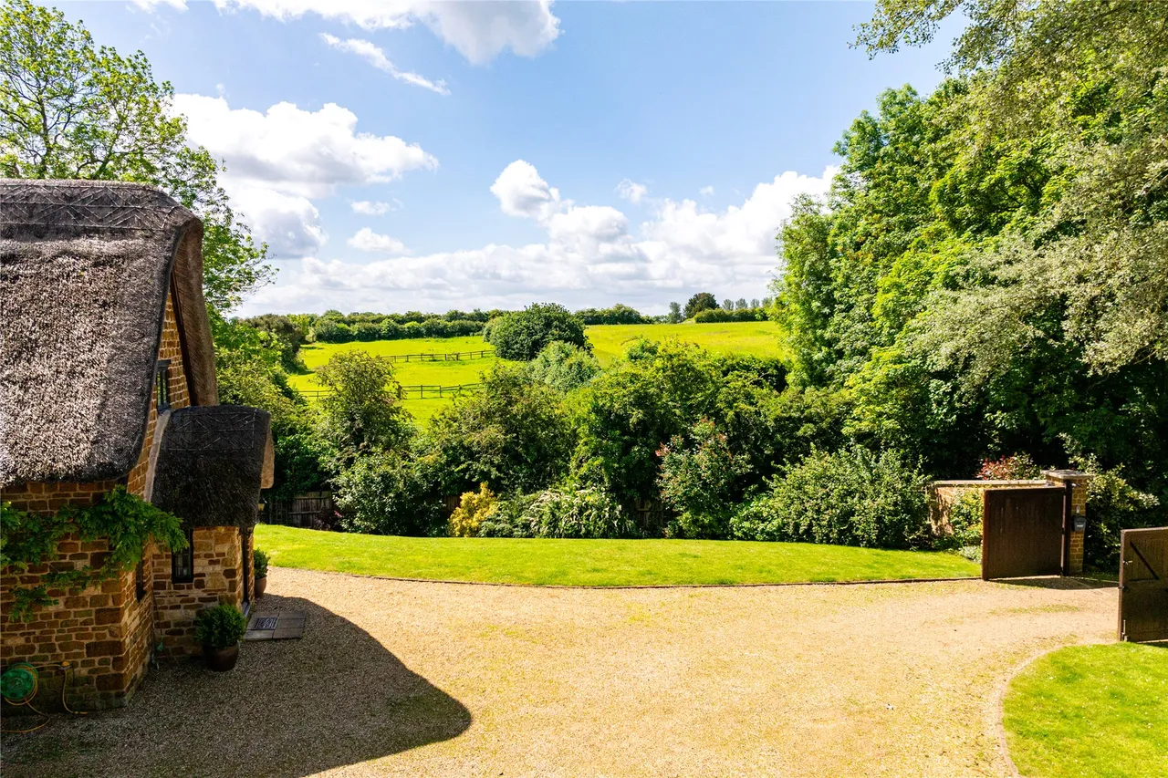 Upper Harlestone, NN7, photo 7