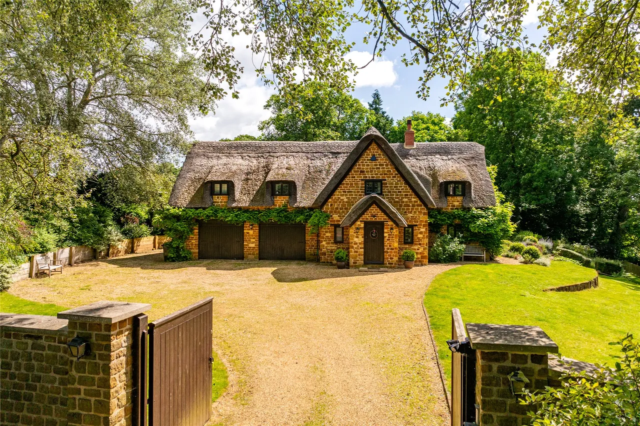 Upper Harlestone, NN7, photo 18