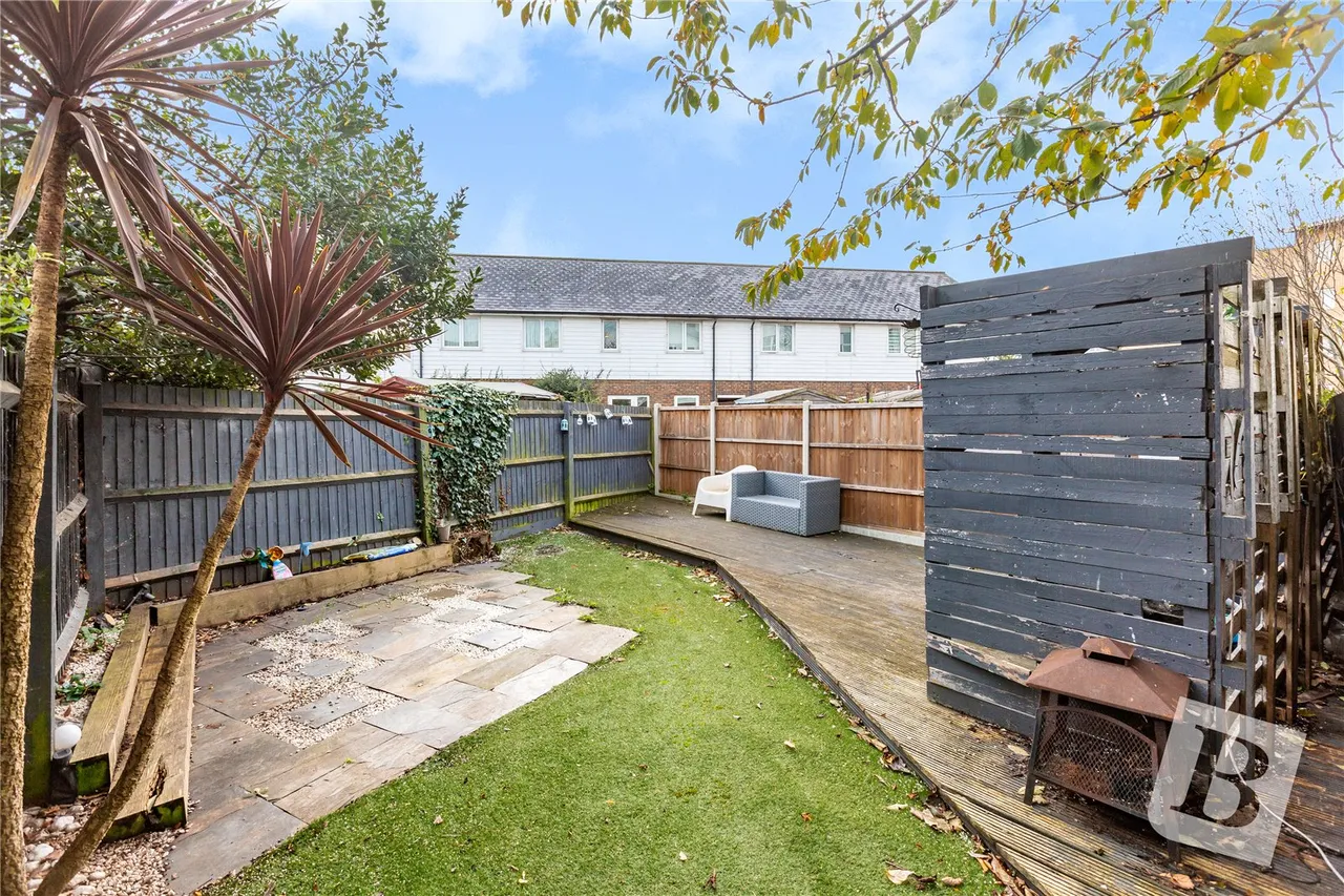 Greenhithe, DA9, photo 8