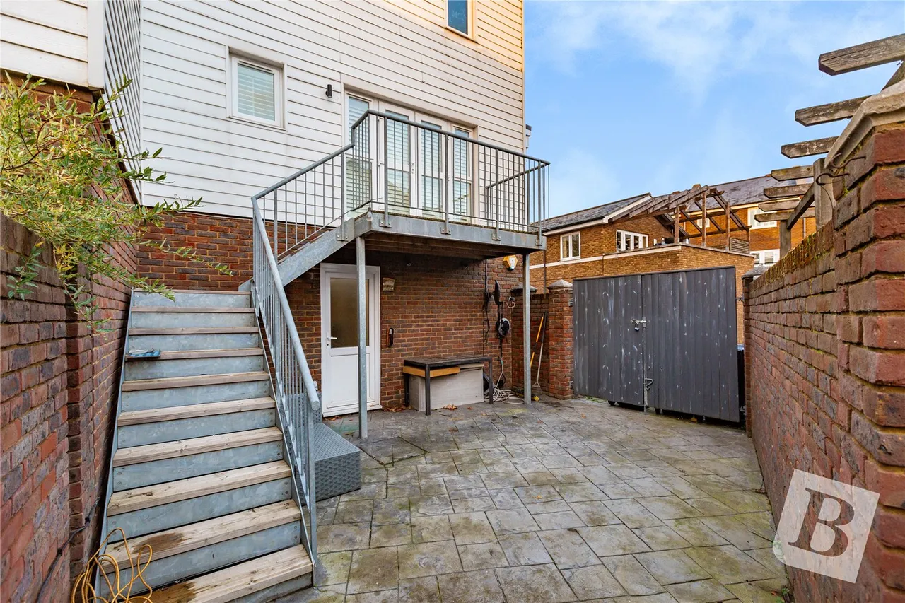 Greenhithe, DA9, photo 5