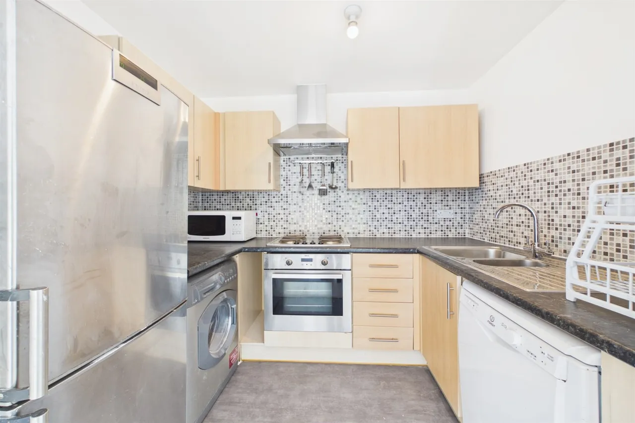 3 High Street, Colliers Wood, London, SW19 2BF, photo 2
