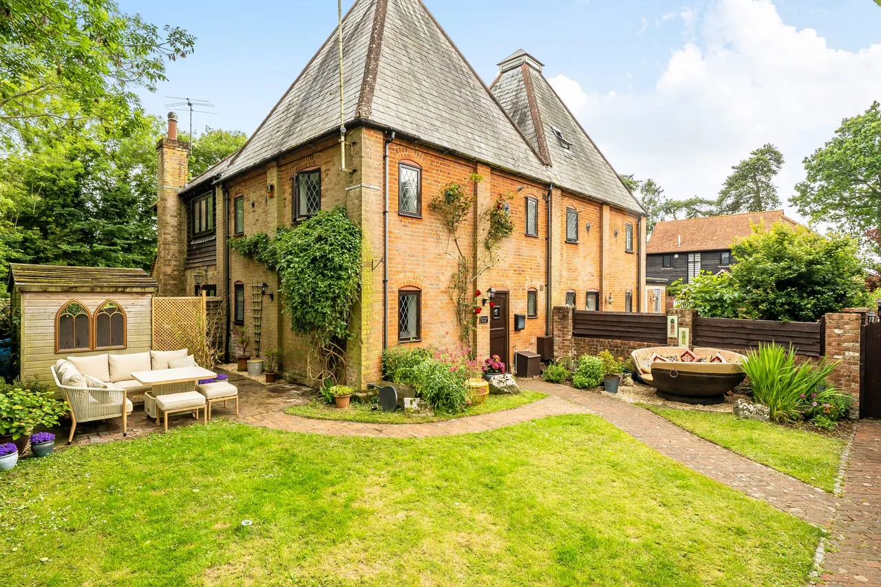3 bed house for sale — Oast Kiln House Woodhill Lane, Long Sutton, Hook, RG29 1SU