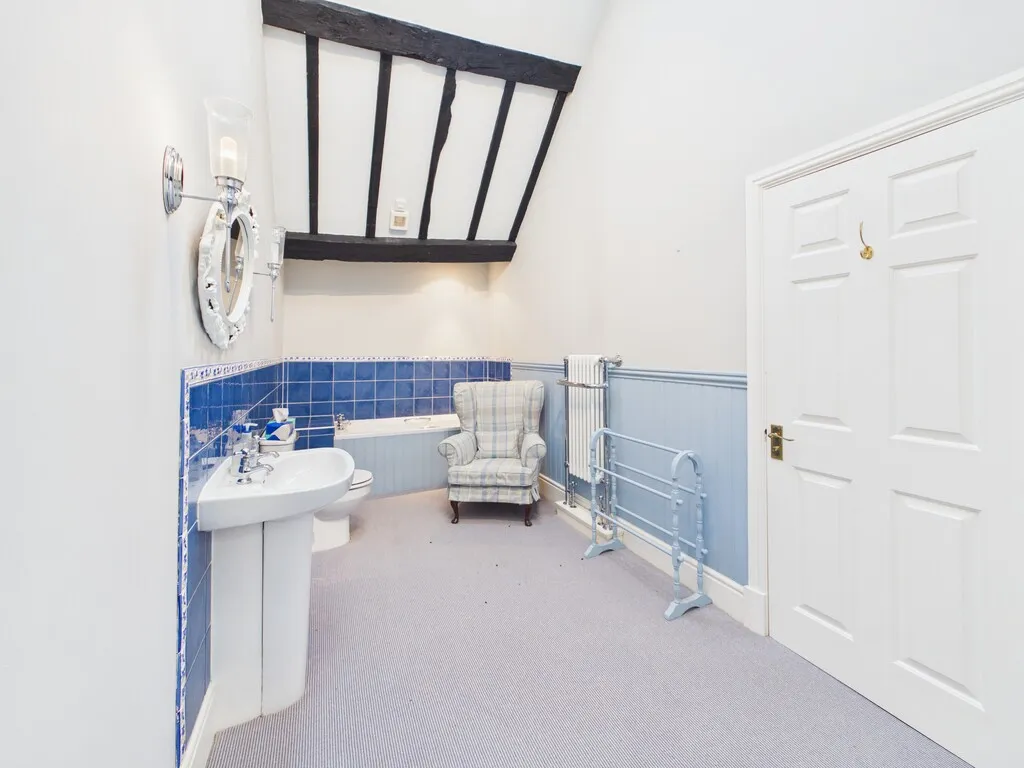 Claypit Street, photo 16