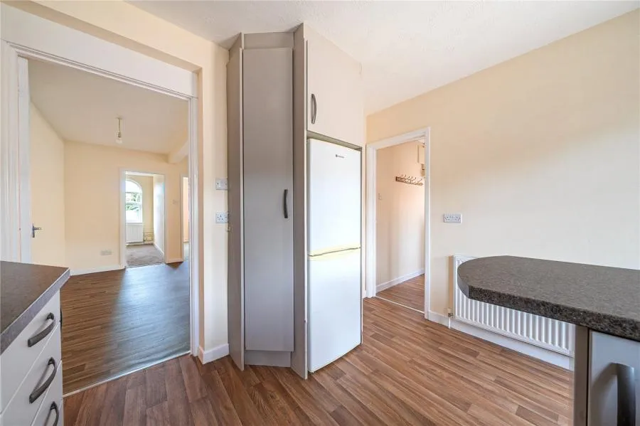 Bath Road, Thatcham, RG18, photo 5