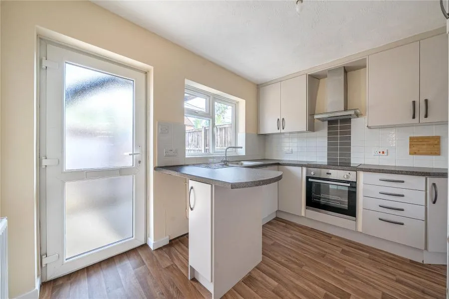 Bath Road, Thatcham, RG18, photo 6