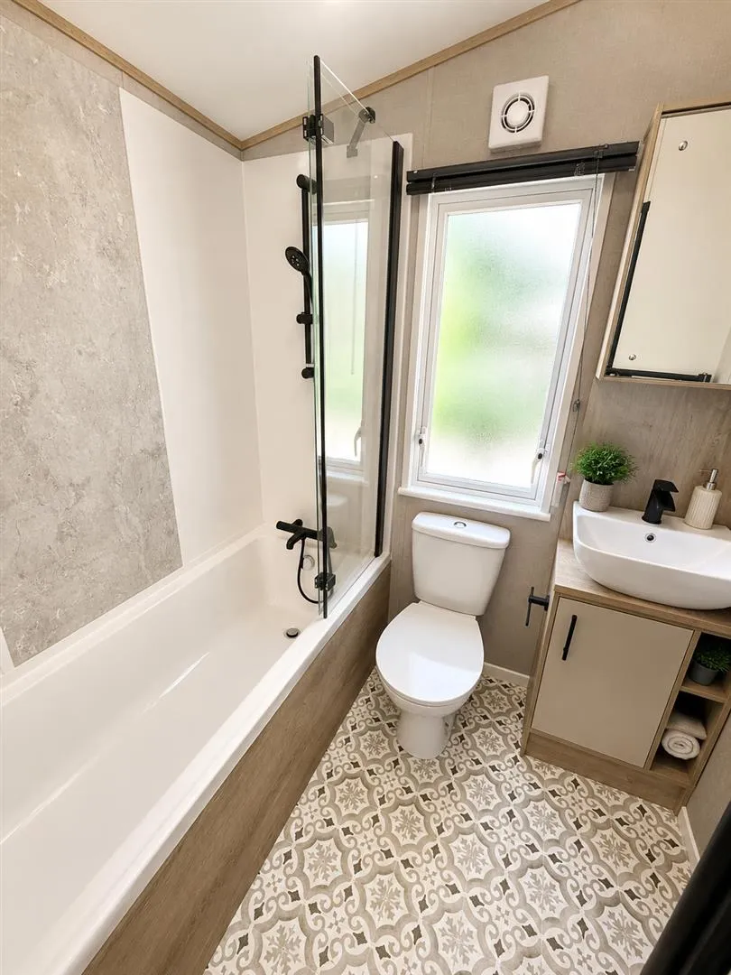 Little Lakeland Caravan Park, Wortwell, IP20, photo 6