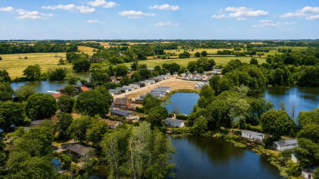 Little Lakeland Caravan Park, Wortwell, IP20, photo 9